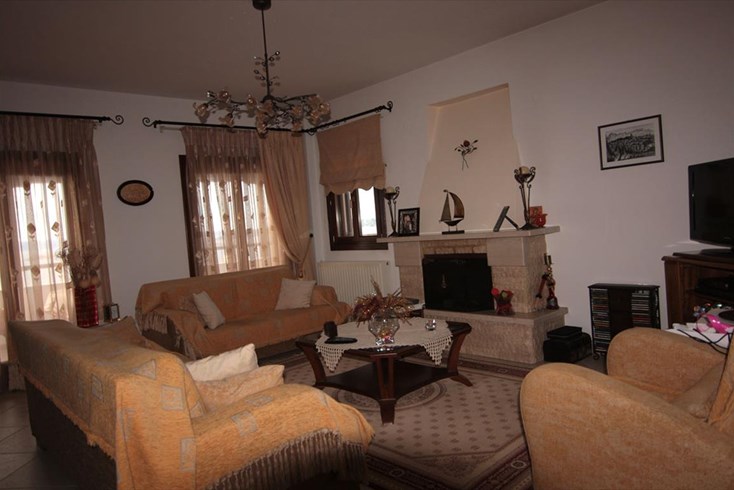 Realty photo 2