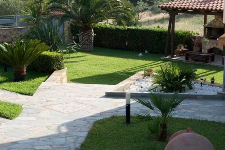 Realty photo 1