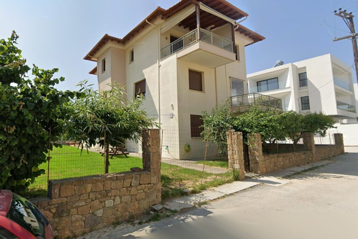 Realty photo 2