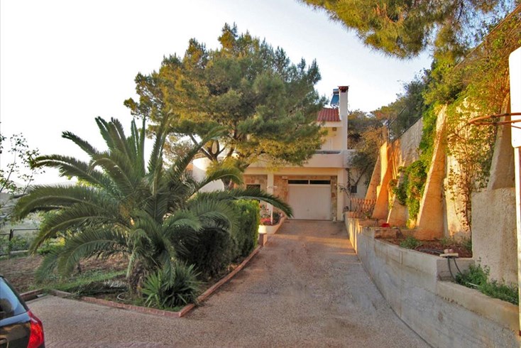 Realty photo 3