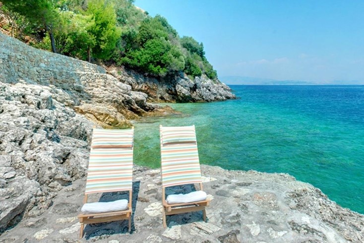 Realty photo 2