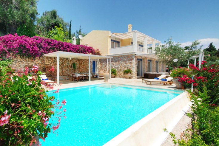 Realty photo 2