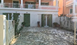 თაუნჰაუსი 140 m² კორფუზე
