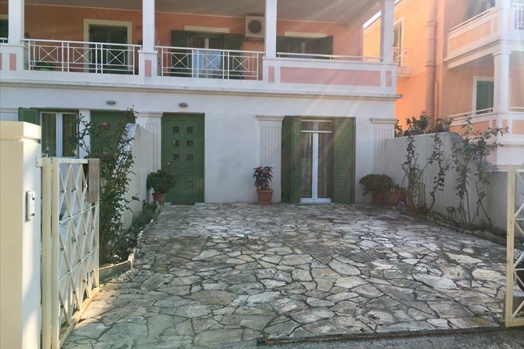 Realty photo 1