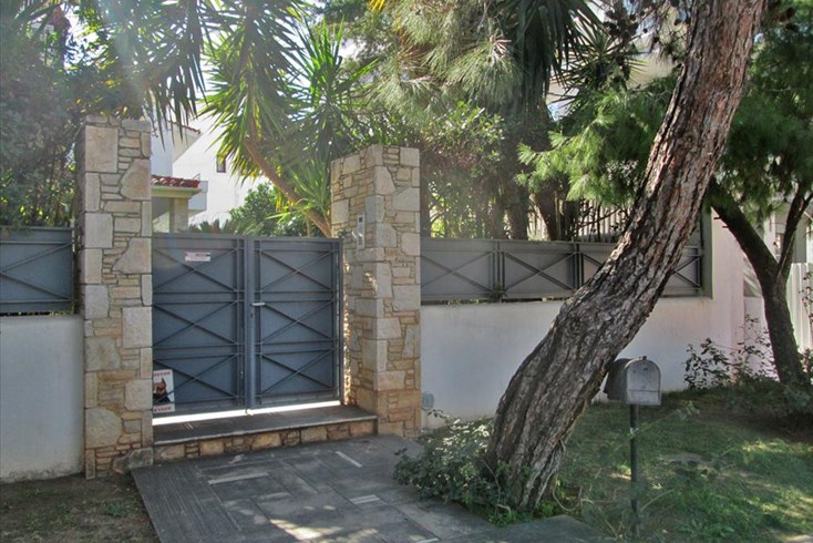 Realty photo 2