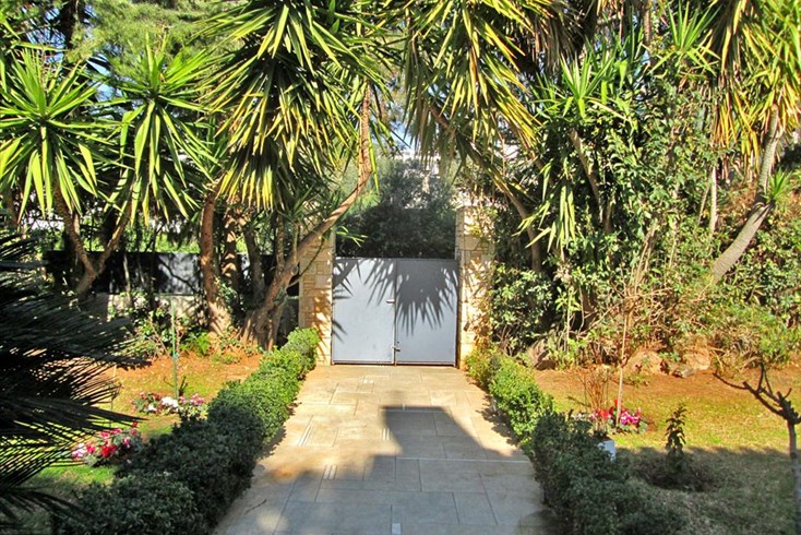 Realty photo 3