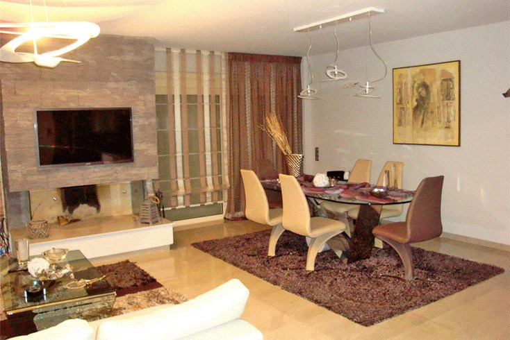 Realty photo 2