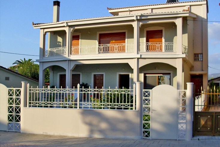 Realty photo 1