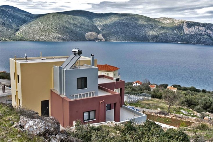 Realty photo 1